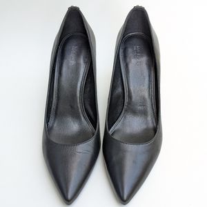 Michael Kors black pumps